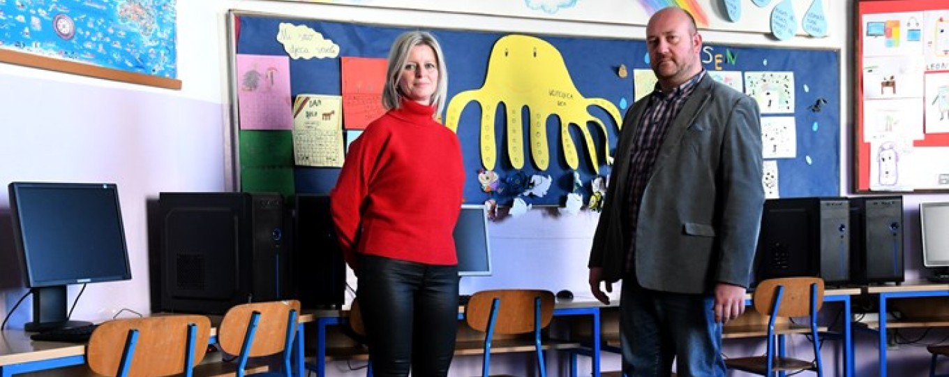 Nove donacije Calucema za učenike osnovne škole i igrače malog nogometa iz kvarta